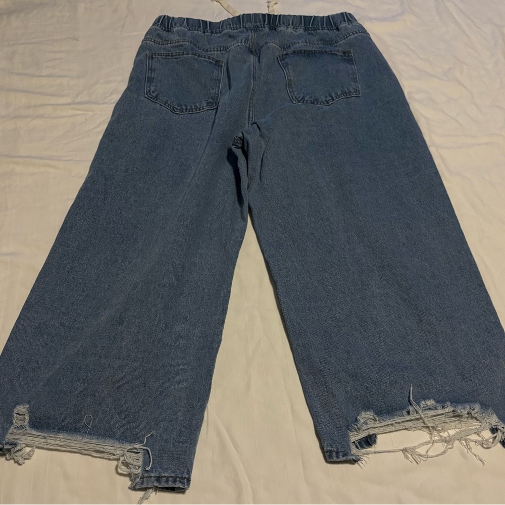 SHEIN Denim Flare Jeans with Distressed Hem - Picture 2 of 6